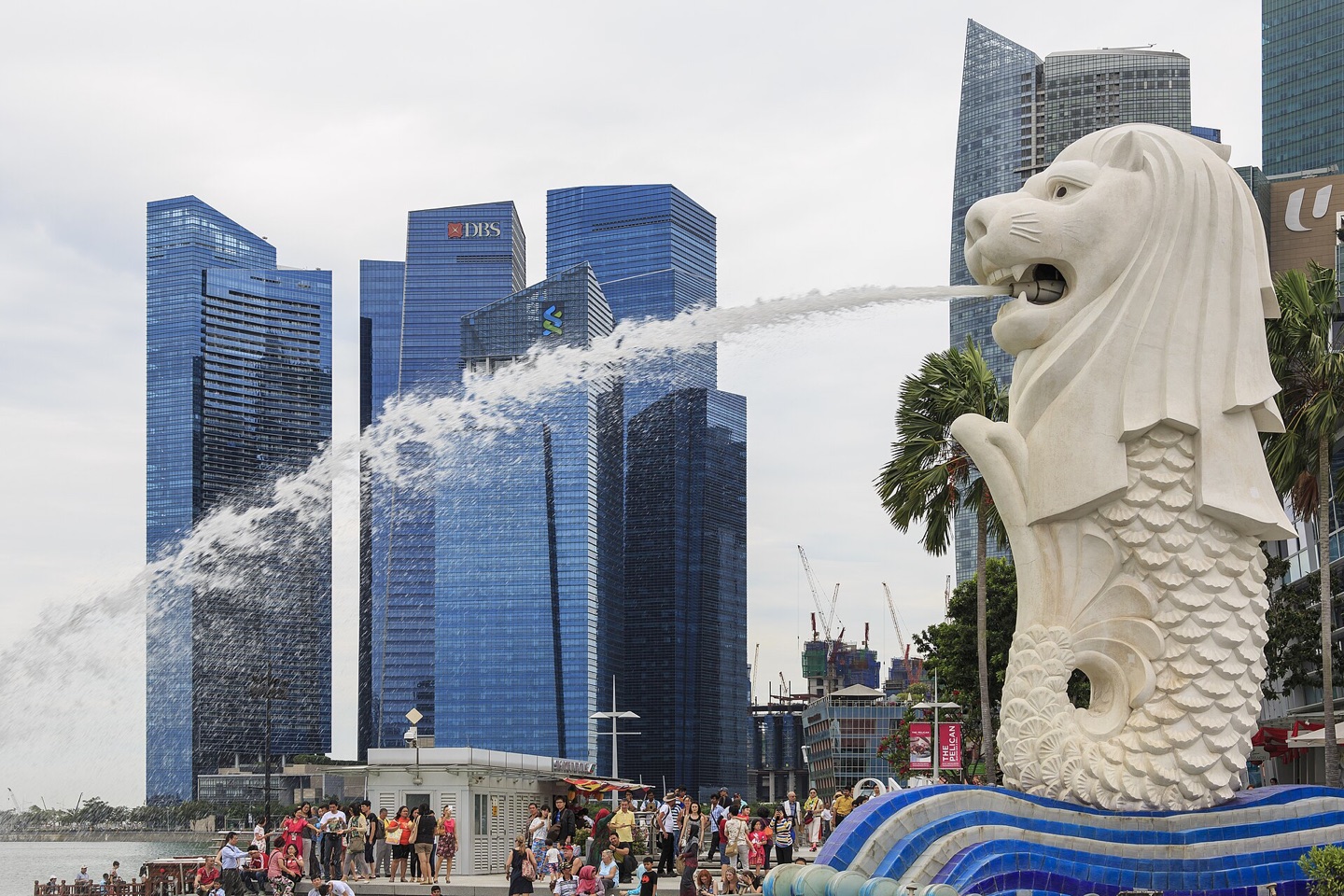 Merlion fountain overlooking Marina Bay and the Singapore skyline